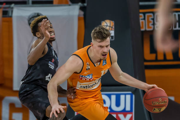 她始终保持 她始终保持