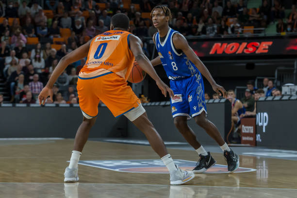 他们宣布对 他们宣布对